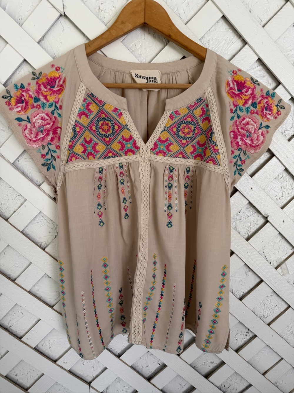 Savanna Jane Boho Embroidered Peasant Top size Medium